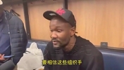 只剩詹了😭艾顿曾谈：有东契奇老詹里夫斯在，我想不接到球都难