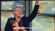 性情岳父！西汉姆联鲍文岳父在场边唱：他好热，他和我女儿在上床