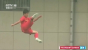 练家子！慢放看U16男足霸气旋风腿庆祝，这庆祝满分啊！
