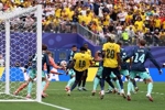 厄瓜多尔2-1德国！角球混战诺伊尔试图摘球 普拉塔先出一脚破门